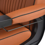 Gabbiano Levi Friseurstuhl Mit Schwarzem Gestell Und Brauner Rückenlehne Ohne Ziernähte 12